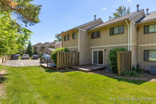 2670 Ridgecroft Drive, Grand Rapids, MI 49546