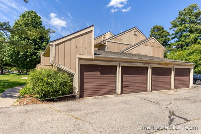 2670 Ridgecroft Drive, Grand Rapids, MI 49546