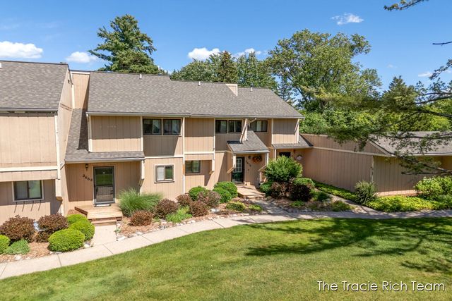 2670 Ridgecroft Drive, Grand Rapids, MI 49546