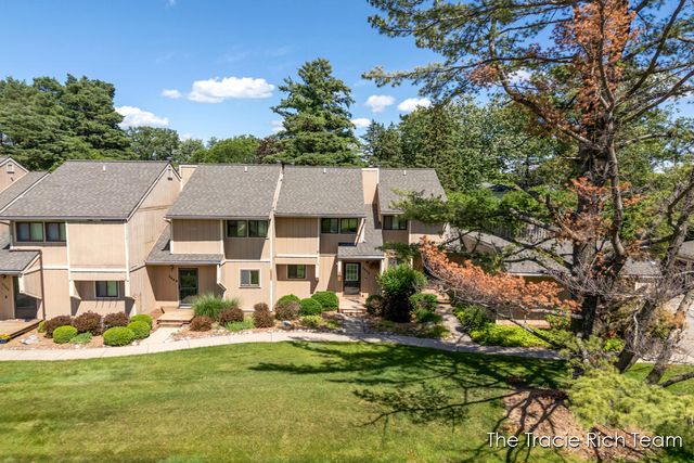 2670 Ridgecroft Drive, Grand Rapids, MI 49546