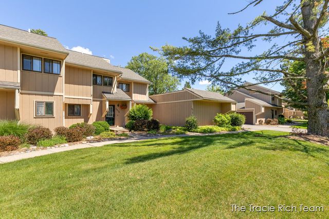 2670 Ridgecroft Drive, Grand Rapids, MI 49546