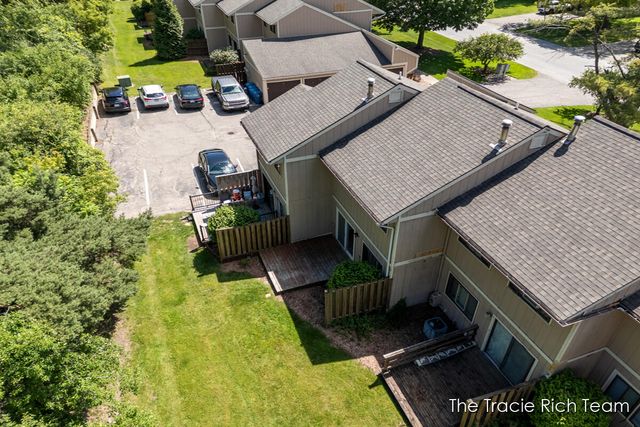 2670 Ridgecroft Drive, Grand Rapids, MI 49546