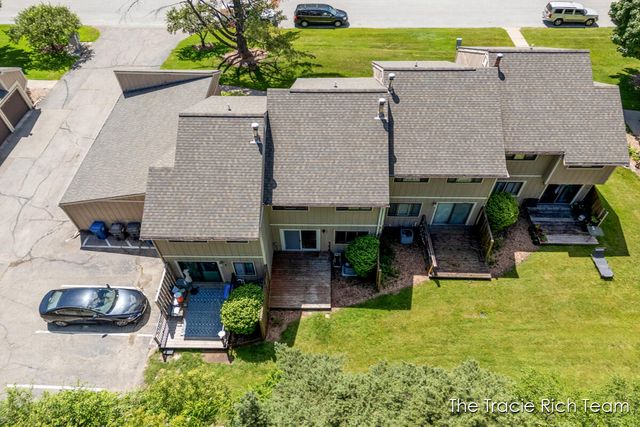 2670 Ridgecroft Drive, Grand Rapids, MI 49546