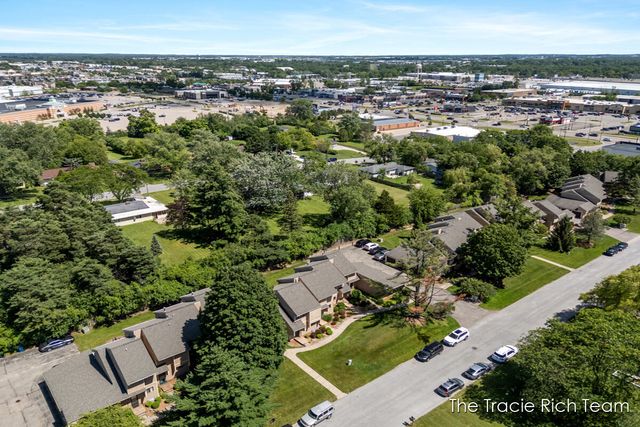 2670 Ridgecroft Drive, Grand Rapids, MI 49546