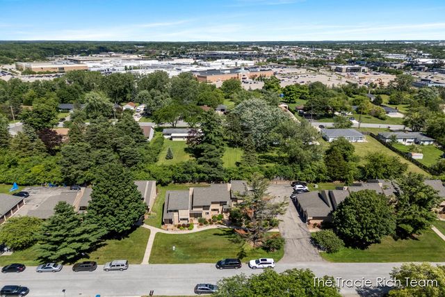 2670 Ridgecroft Drive, Grand Rapids, MI 49546