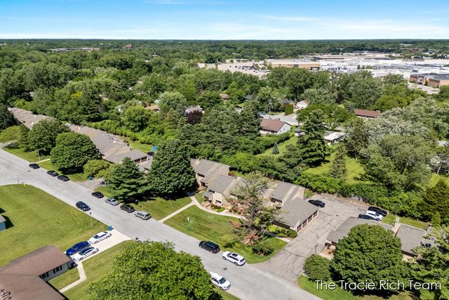 2670 Ridgecroft Drive, Grand Rapids, MI 49546