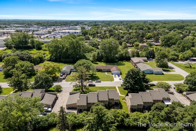 2670 Ridgecroft Drive, Grand Rapids, MI 49546