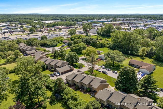 2670 Ridgecroft Drive, Grand Rapids, MI 49546