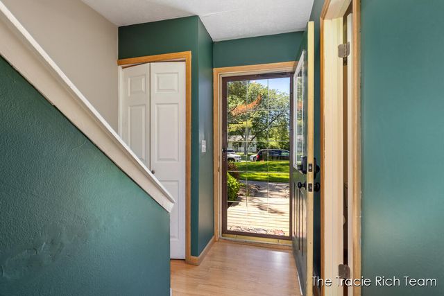 2670 Ridgecroft Drive, Grand Rapids, MI 49546