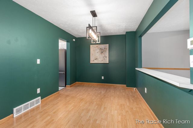 2670 Ridgecroft Drive, Grand Rapids, MI 49546