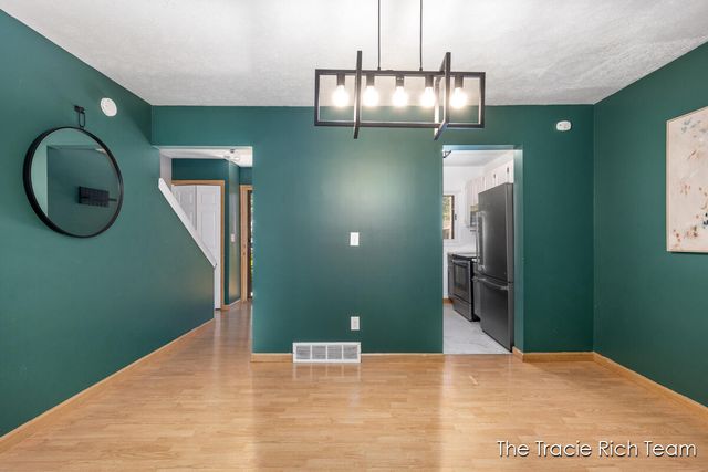 2670 Ridgecroft Drive, Grand Rapids, MI 49546
