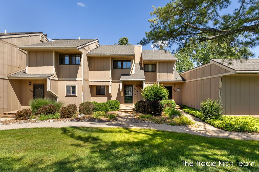 2670 Ridgecroft Drive, Grand Rapids, MI 49546