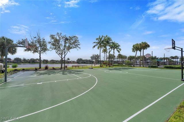 8165 Xenia LN, Naples, FL 34114