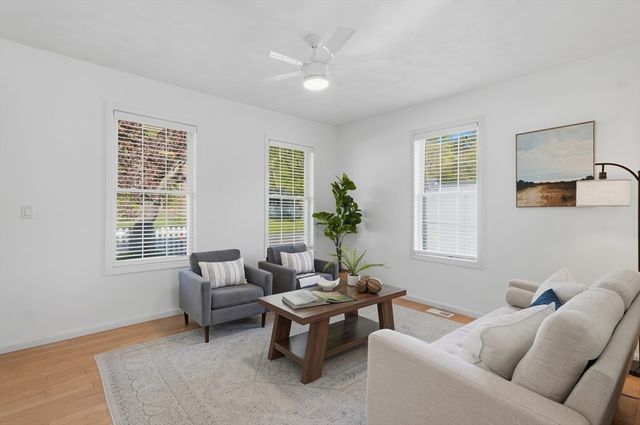 8 Coolidge Street, Westford, MA 01886