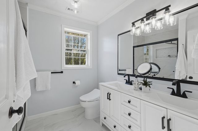 8 Coolidge Street, Westford, MA 01886