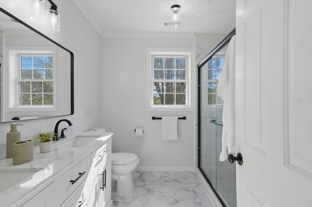 8 Coolidge Street, Westford, MA 01886
