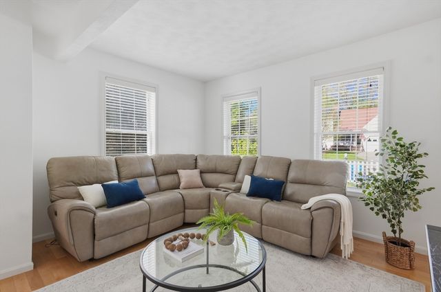 8 Coolidge Street, Westford, MA 01886