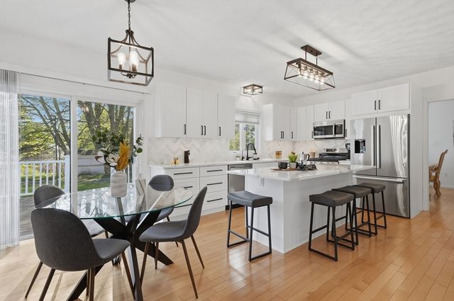 8 Coolidge Street, Westford, MA 01886