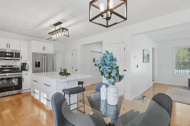 8 Coolidge Street, Westford, MA 01886