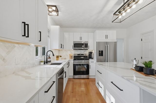 8 Coolidge Street, Westford, MA 01886
