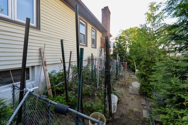 18 Parker Ave, Hawthorne Boro, NJ 07506