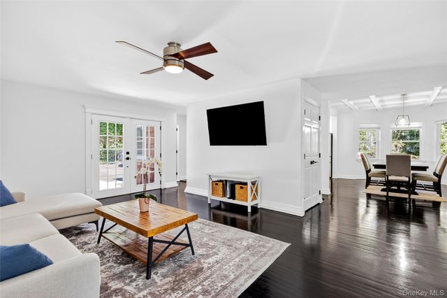 193 Woodbury Road, Woodbury, NY 11797