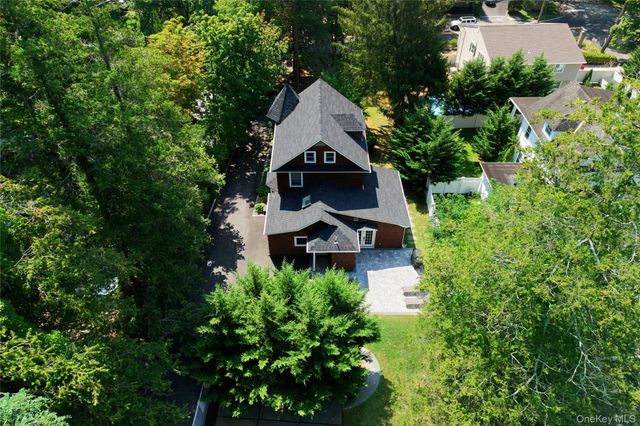 193 Woodbury Road, Woodbury, NY 11797