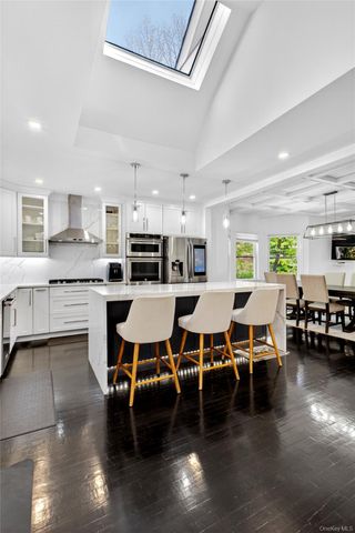 193 Woodbury Road, Woodbury, NY 11797