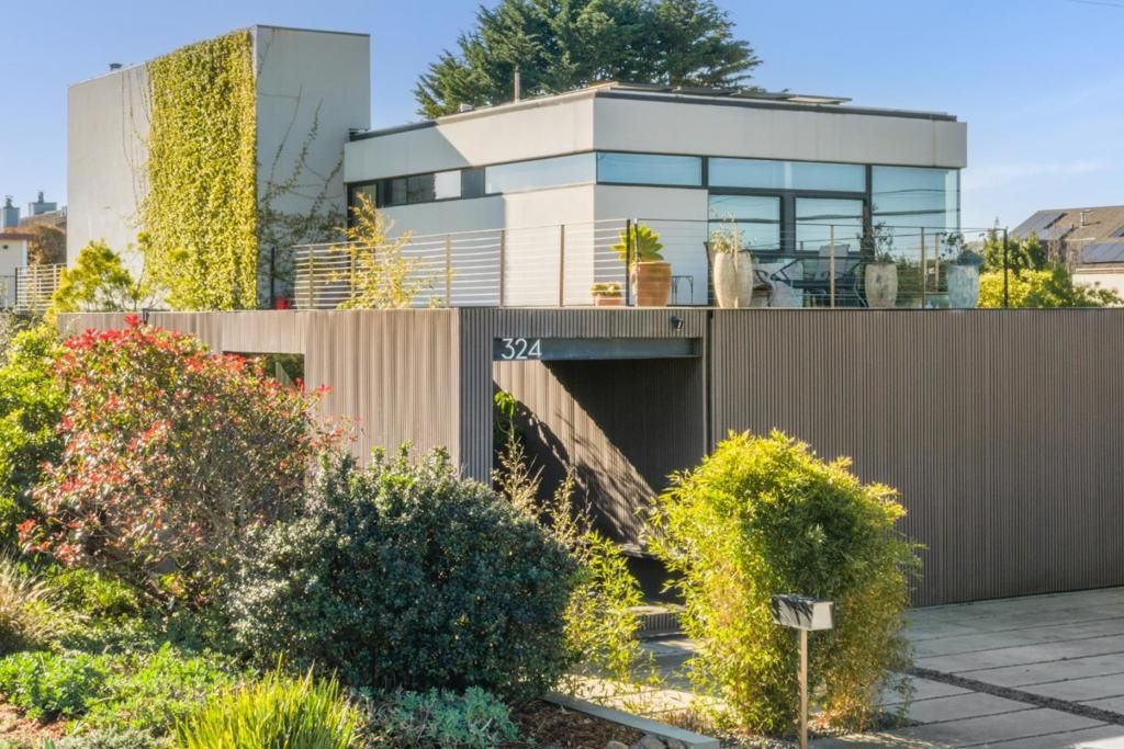 Image 1 of property listing at 324 Kelly Avenue, Half Moon Bay, CA 94019
