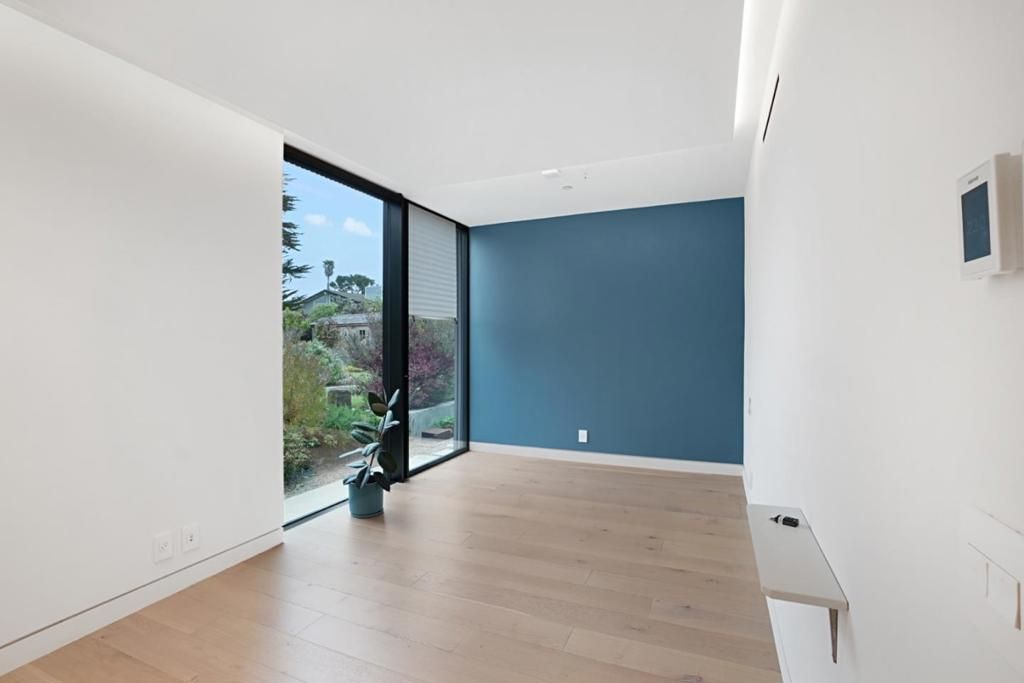 Image 20 of property listing at 324 Kelly Avenue, Half Moon Bay, CA 94019
