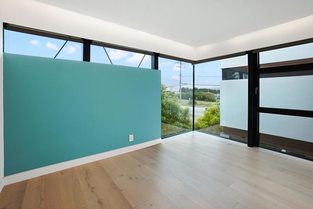 Image 25 of property listing at 324 Kelly Avenue, Half Moon Bay, CA 94019