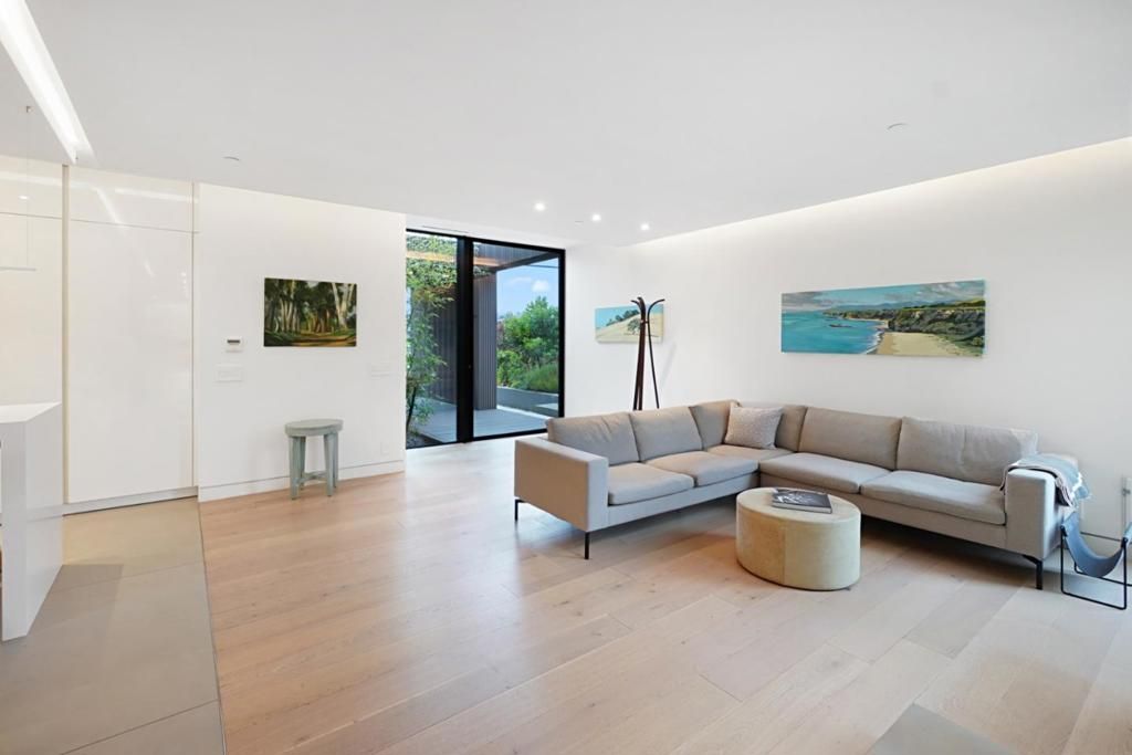 Image 3 of property listing at 324 Kelly Avenue, Half Moon Bay, CA 94019