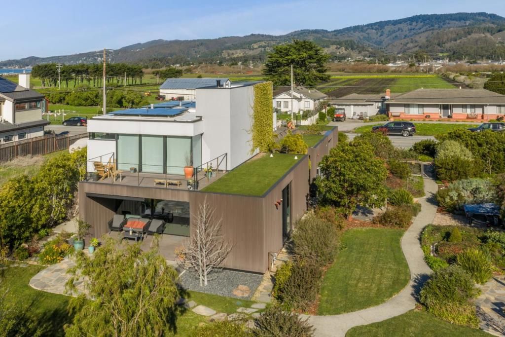 Image 41 of property listing at 324 Kelly Avenue, Half Moon Bay, CA 94019