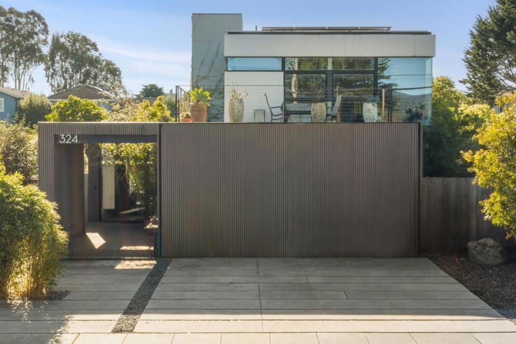 Image 42 of property listing at 324 Kelly Avenue, Half Moon Bay, CA 94019