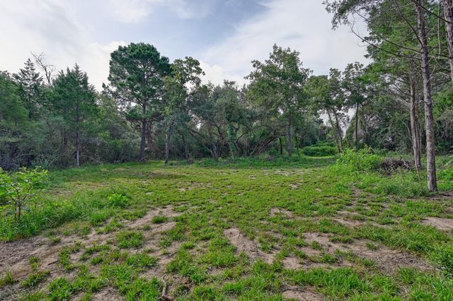 519 Sunflower Lane, New Ulm, TX 78950