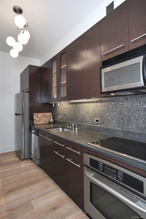 25 Leroy Place 415, New Rochelle, NY 10805 — photo 4