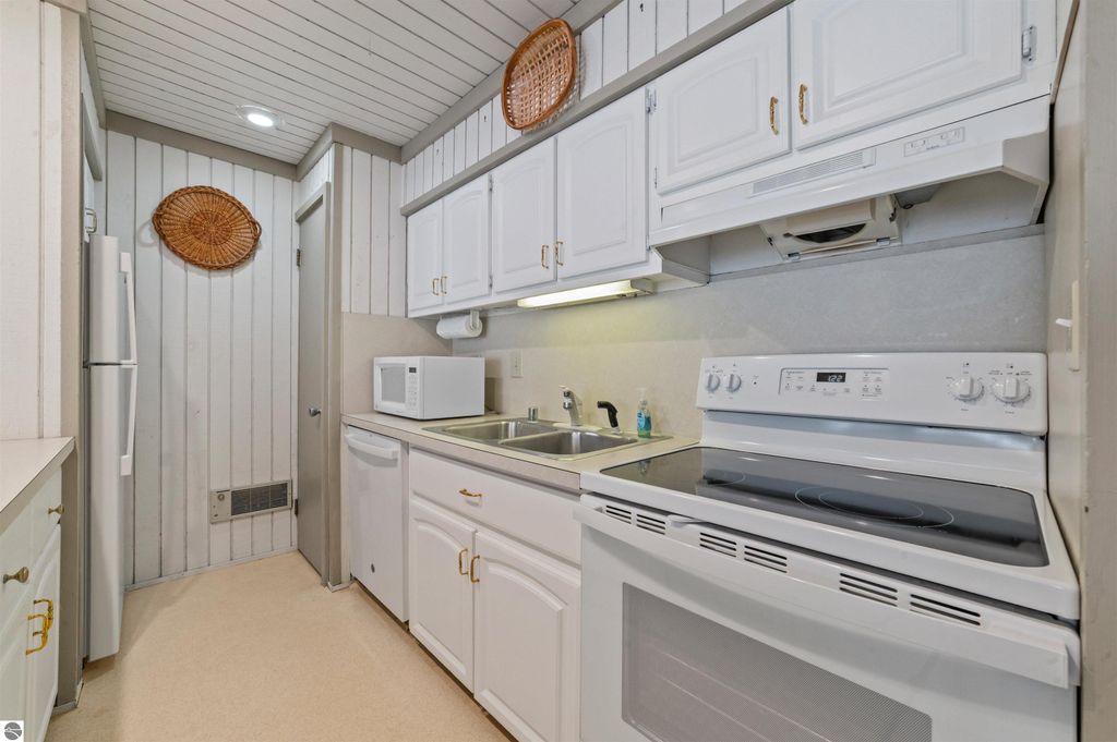 Image 10 of property listing at 2500 Josef Strasse # 410-411, Bellaire, MI 49615