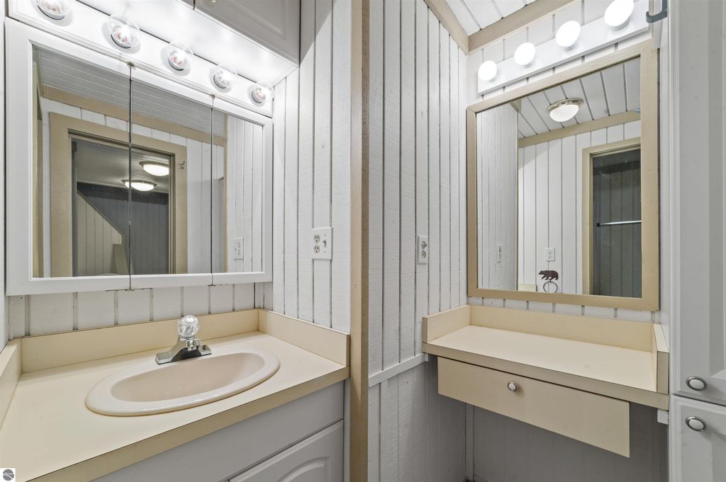 Image 21 of property listing at 2500 Josef Strasse # 410-411, Bellaire, MI 49615