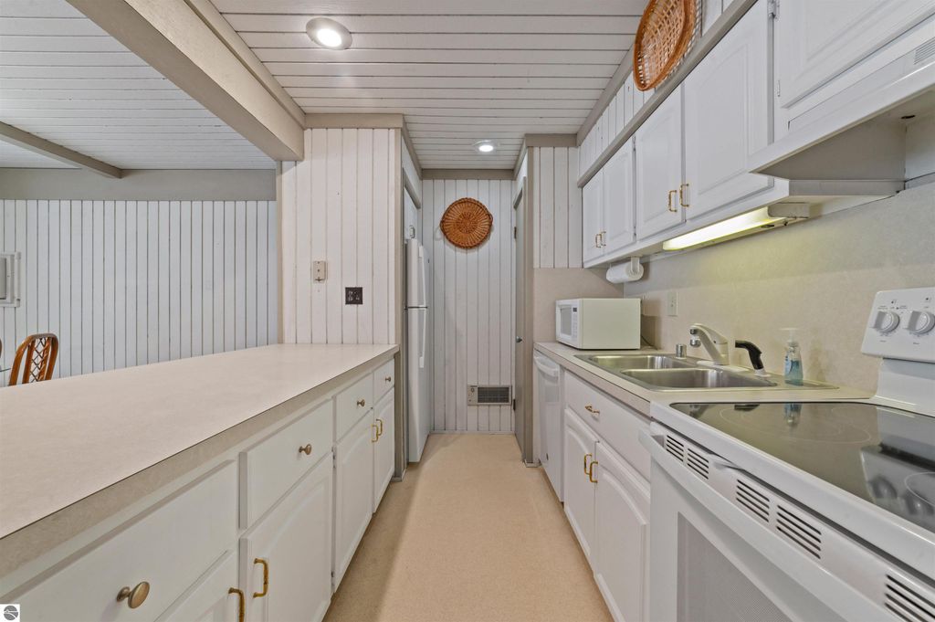 Image 9 of property listing at 2500 Josef Strasse # 410-411, Bellaire, MI 49615