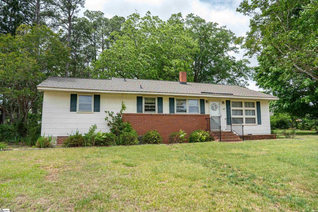 607 Vanney Circle, Boiling Springs, SC 29316