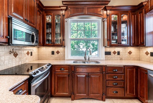 1216 SE Riverside Drive, Evansville, IN 47713