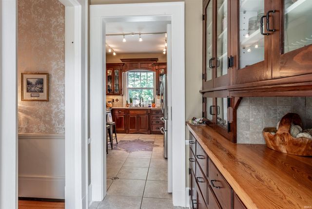 1216 SE Riverside Drive, Evansville, IN 47713