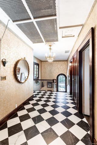 1216 SE Riverside Drive, Evansville, IN 47713