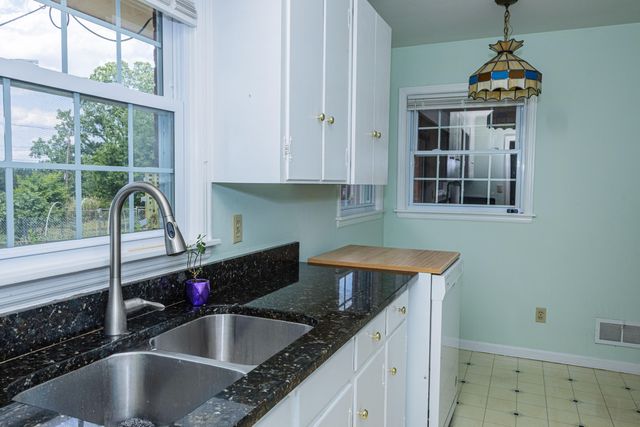 5563 Green Meadow RD, Roanoke, VA 24018