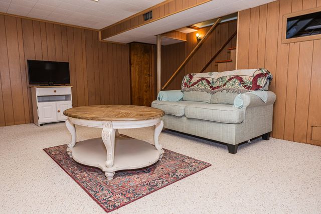 5563 Green Meadow RD, Roanoke, VA 24018