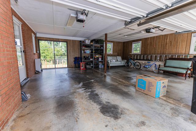 5563 Green Meadow RD, Roanoke, VA 24018