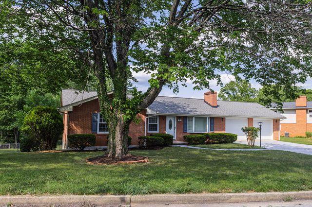 5563 Green Meadow RD, Roanoke, VA 24018