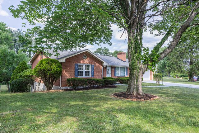 5563 Green Meadow RD, Roanoke, VA 24018