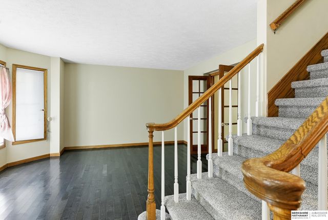 1000 Hickory Hill Road, Papillion, NE 68046