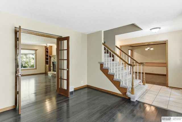 1000 Hickory Hill Road, Papillion, NE 68046